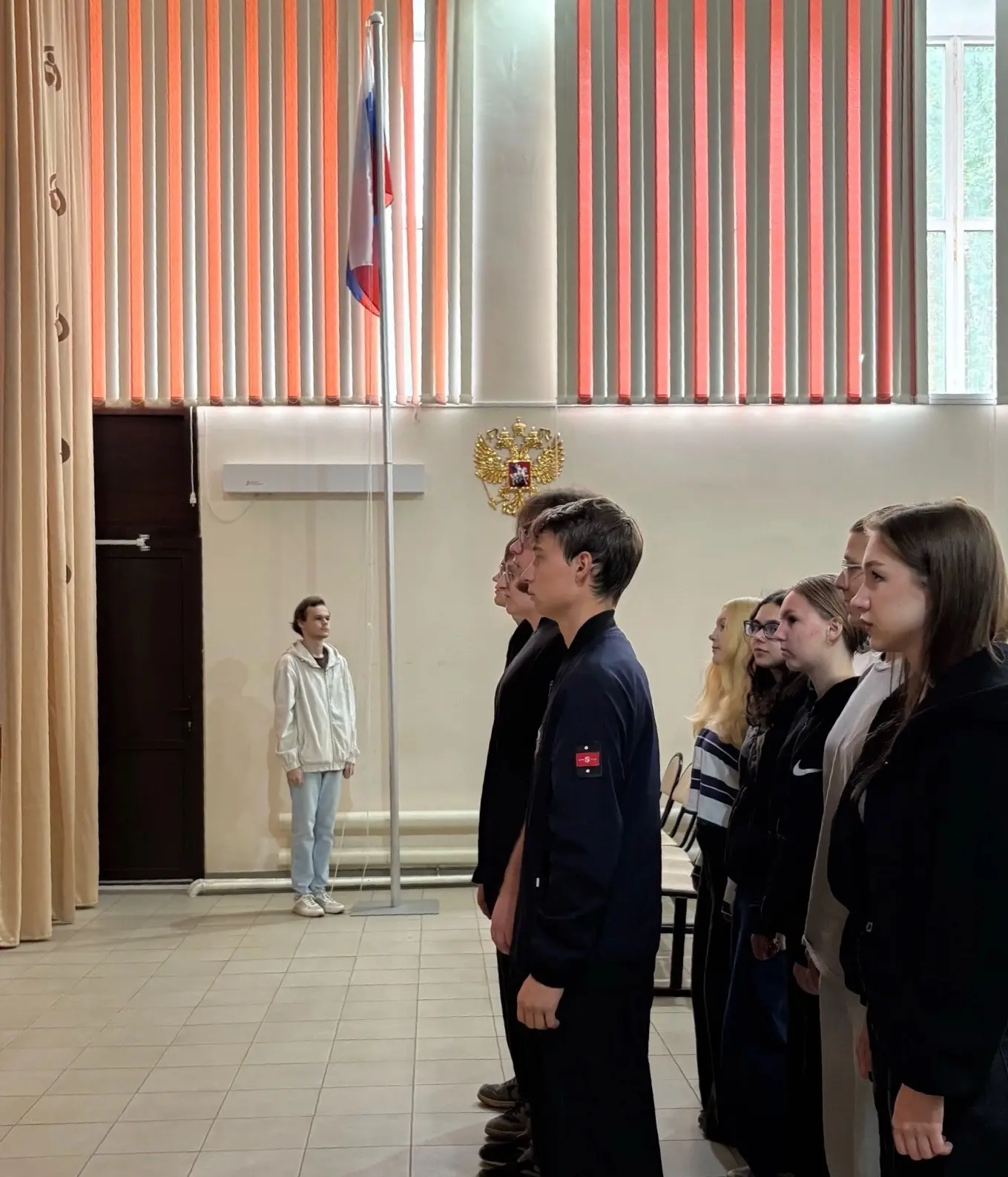 Торжественная линейка 

🗓️ 15 июня в колледже прошла традиционная линейка, на которой студенты испо