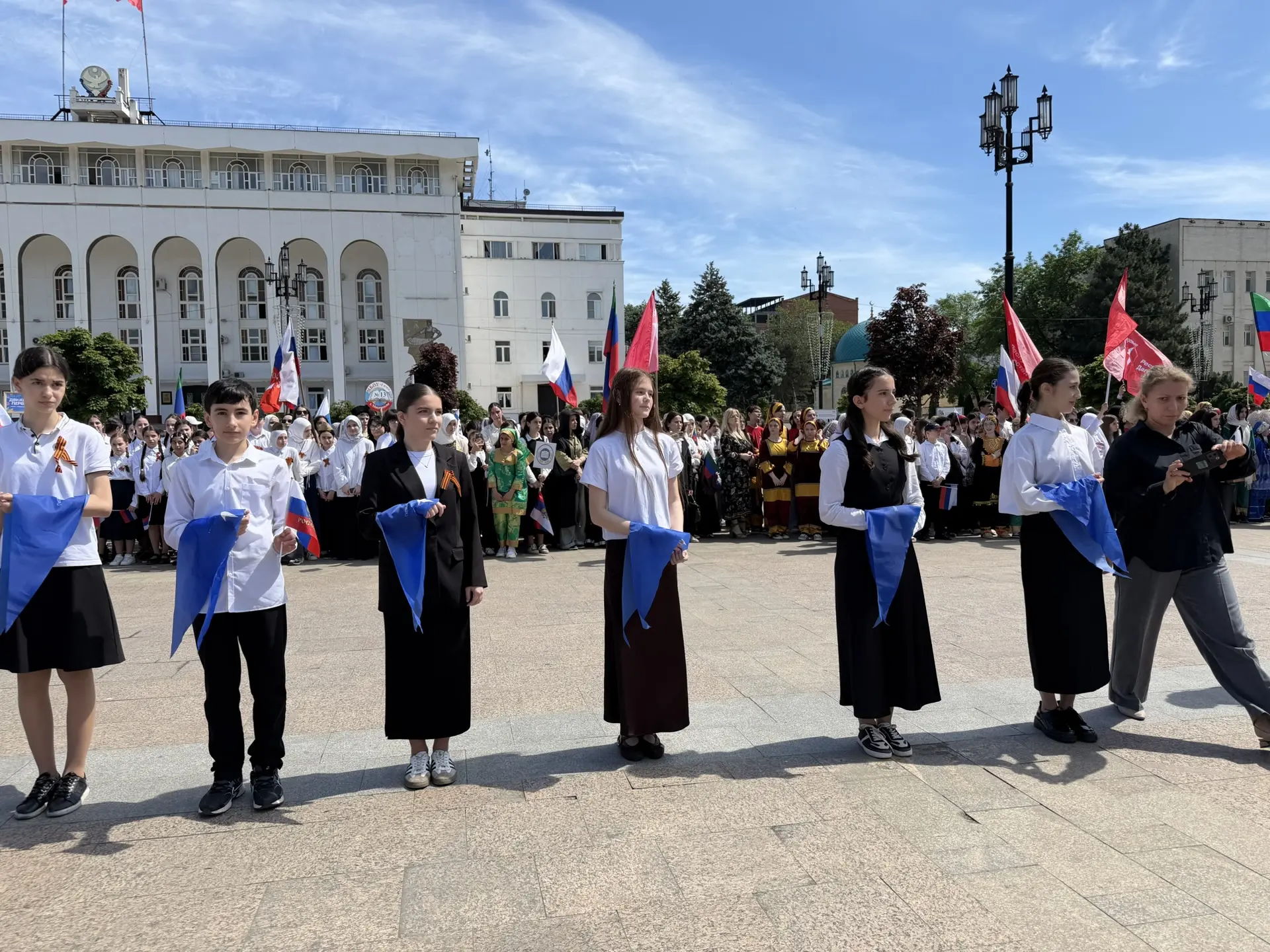 В Махачкале состоялось шествие «Парад наследников Победы», организованное «Движением Первых», в кото