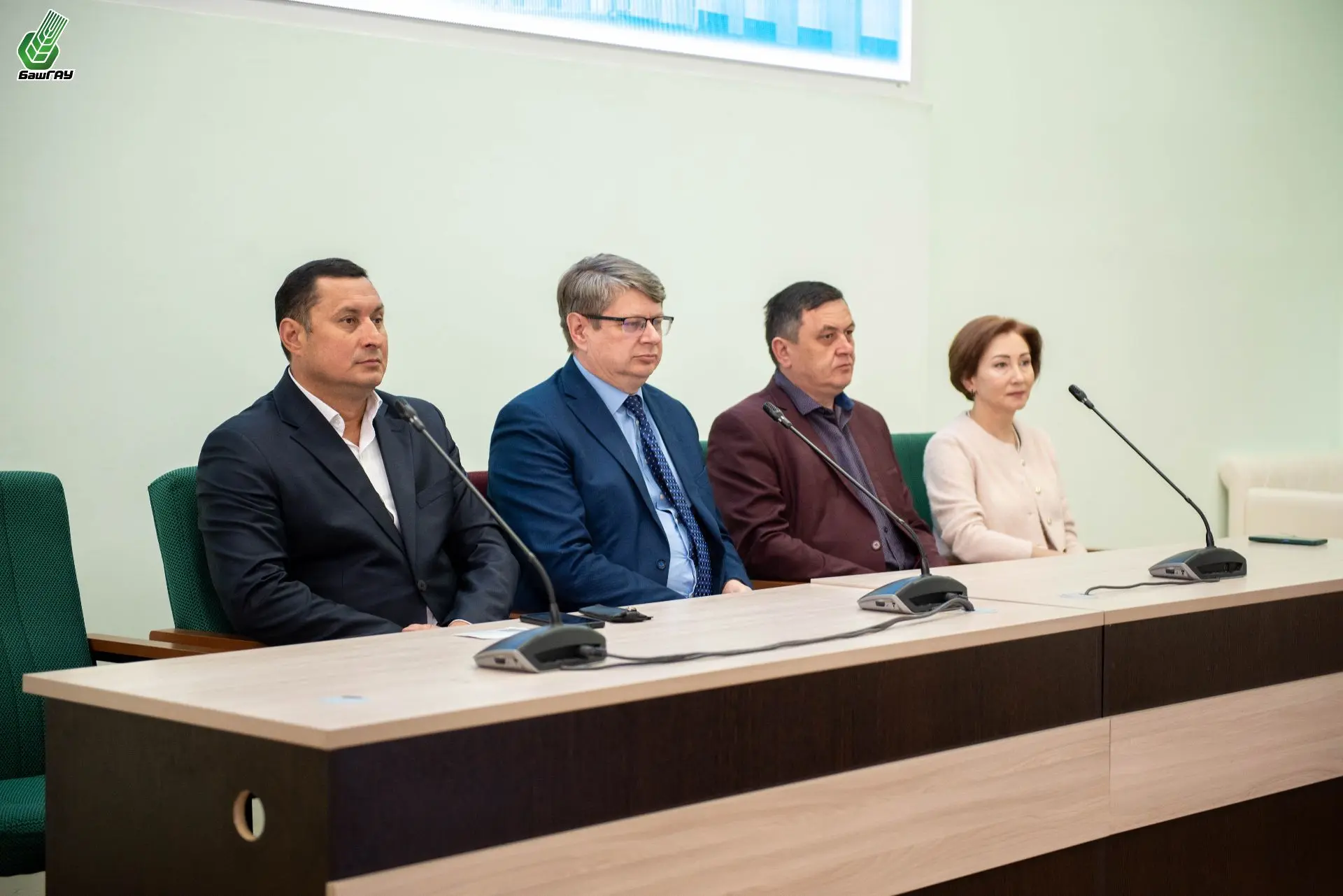 📃🎓БашГАУ начал торжественное вручение дипломов выпускникам заочной формы обучения  Первыми заветные 