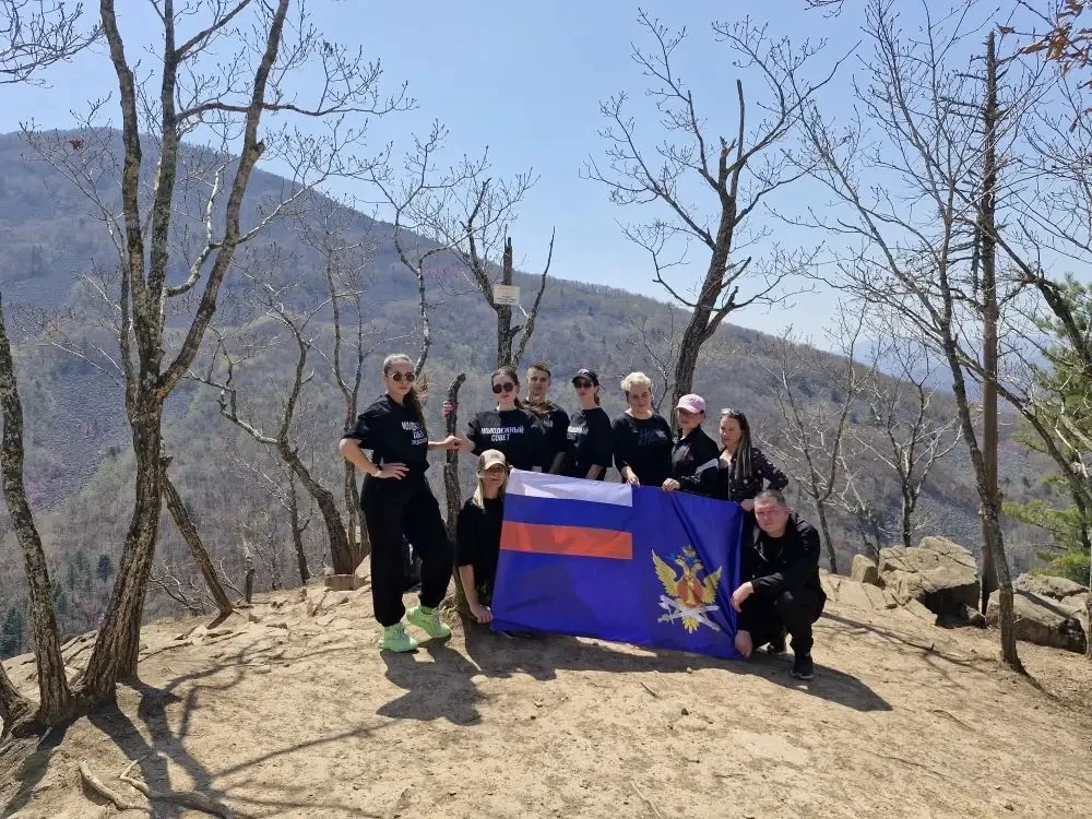 Молодежный совет ГУФСИН Приморья знает толк и в уборке, и в единстве! 🚮✨ 

♻️ На субботнике «Мы за 