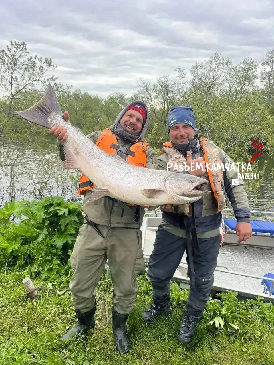 Мужик поймал 27 тысяч рублей в реке 😁

Ну, если считать чавычу по рыночному прайсу в 1500 за кг! В 