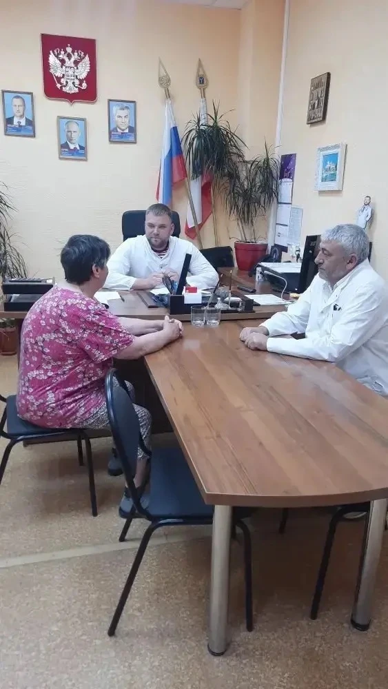Главный врач Савельев Д.Ю совместно с заведующим поликлиникой Кесовым Л.А. Провели личный прием граж