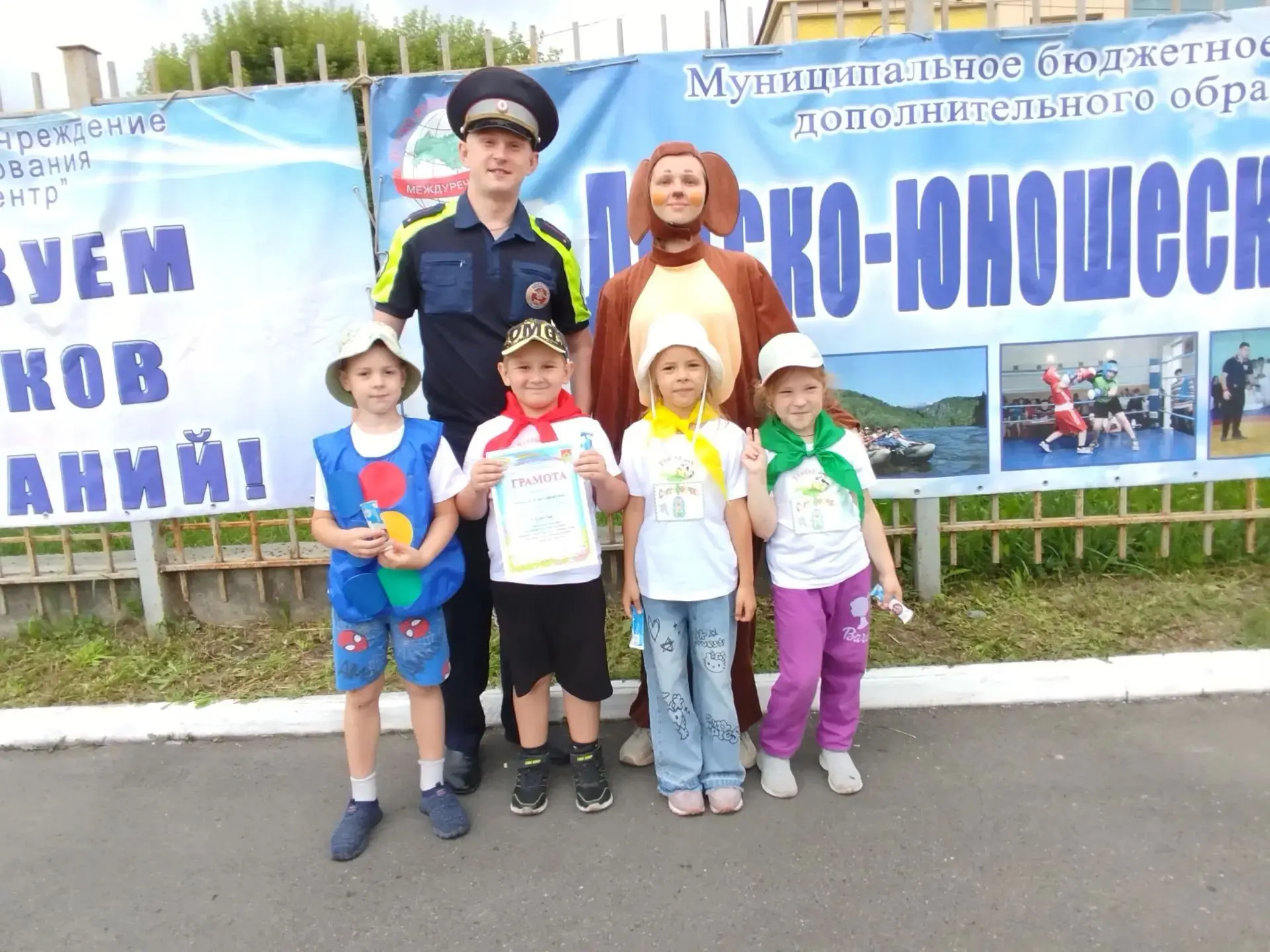 Ребята из группы "Дюймовочка" приняли  участие в играх по профилактике и пропаганде ПДД, в рамках ле