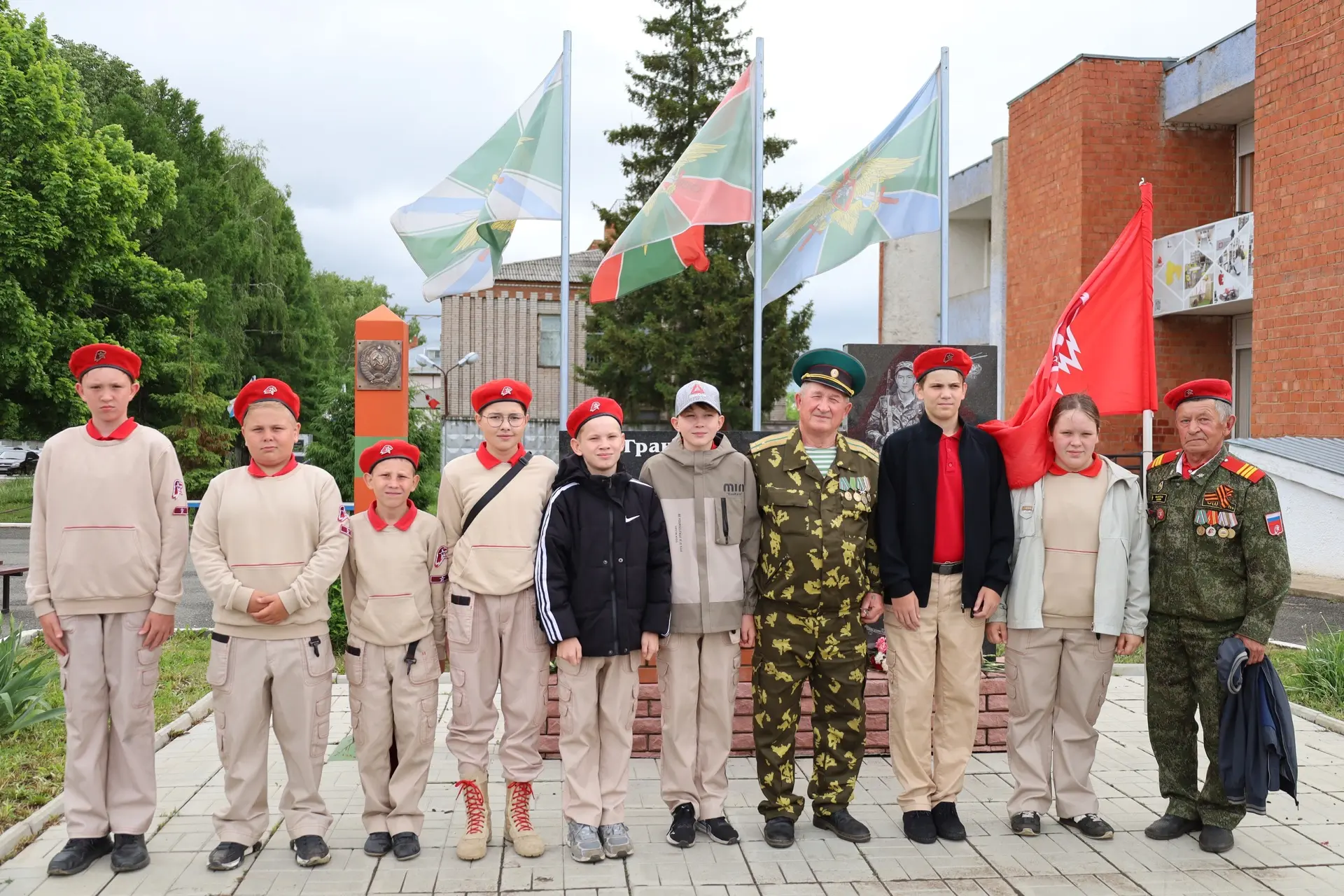 Вчера юнармейский класс принял участие в мероприятии, посвящённых Дню пограничника.