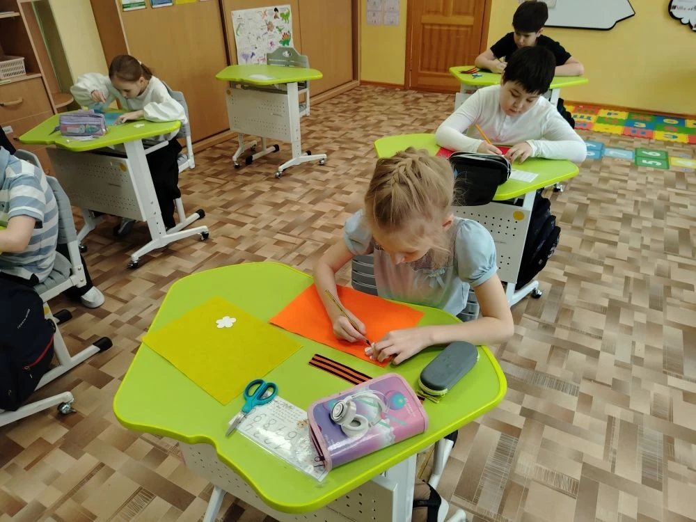 В преддверии великого праздника Дня Победы во 2Б классе  прошел трогательный и важный мастер-класс п