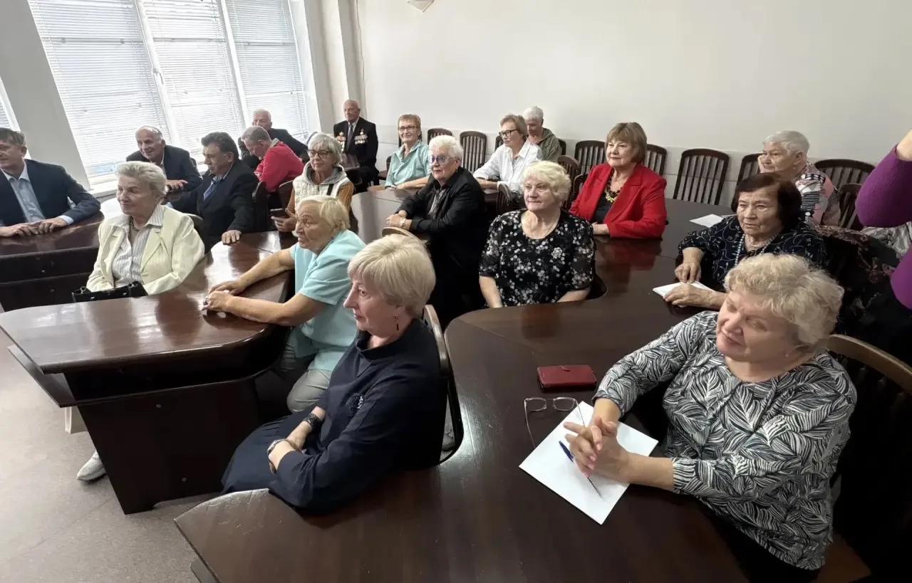 Теплая и по-настоящему душевная встреча состоялась с ветеранами Железнодорожного района.