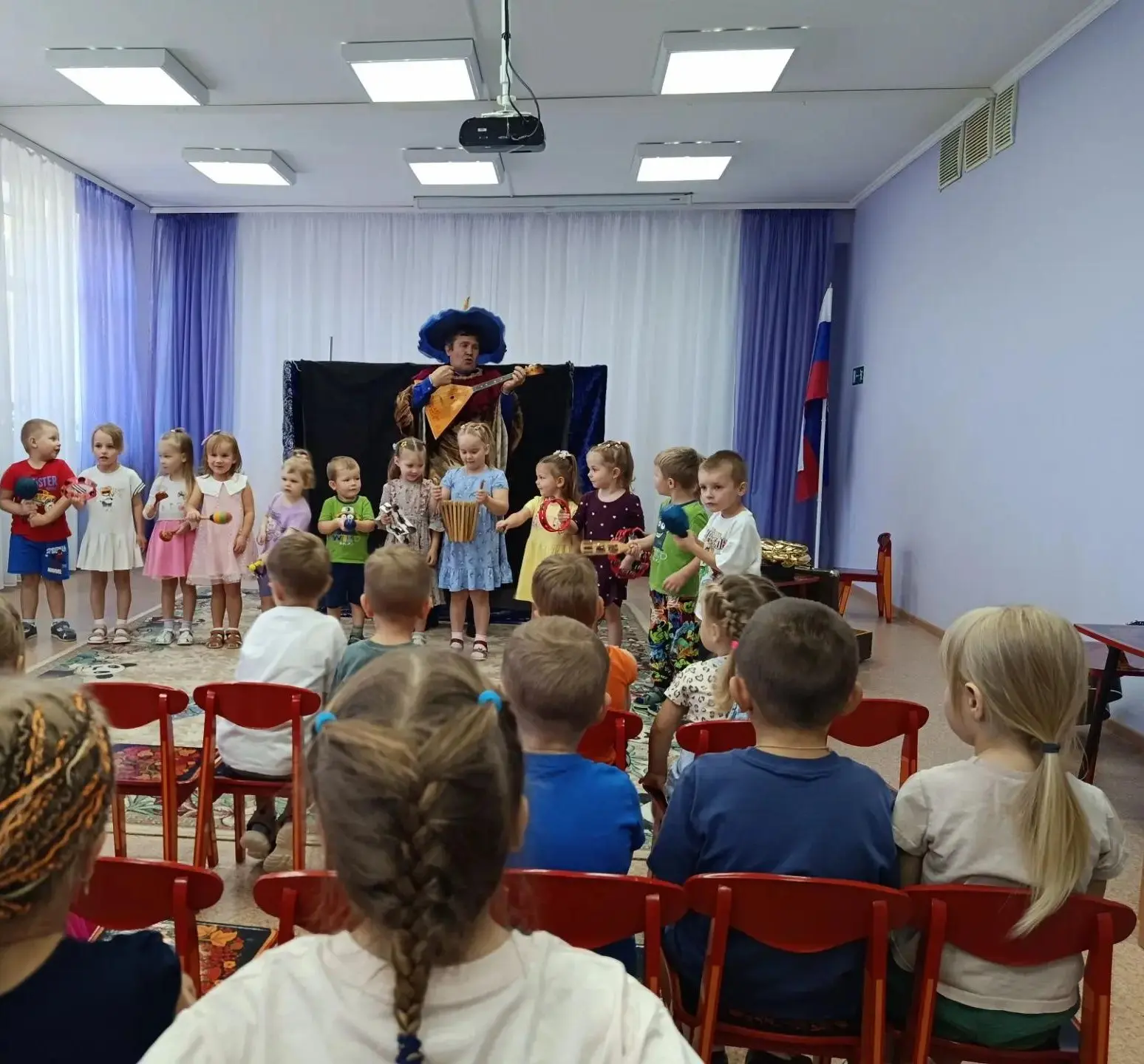 10 сентября для наших воспитанников выступил театр "Менестрель". Ребята познакомились с...