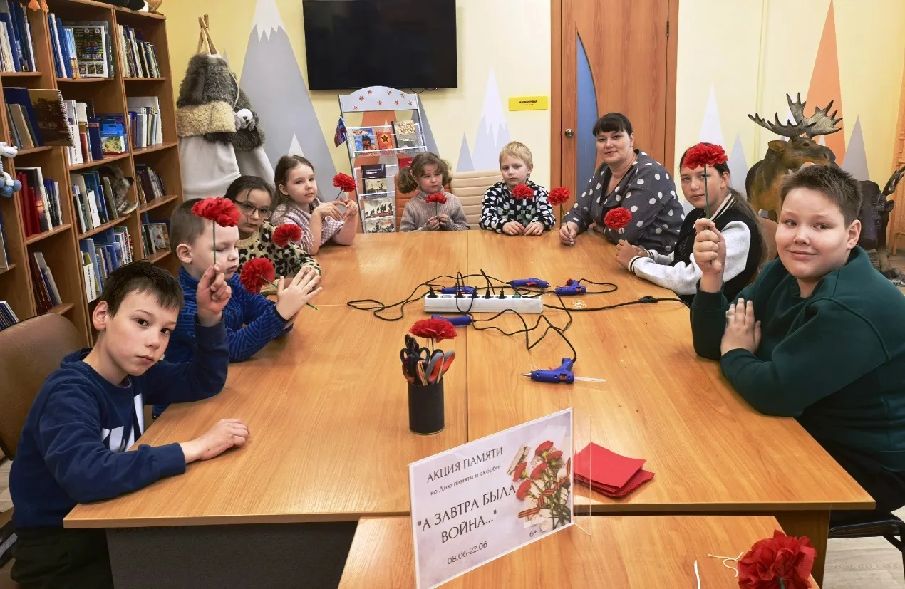 «А завтра была война»: память, воплощённая в бумажных гвоздиках

👍Ребята из отделения социальной ре