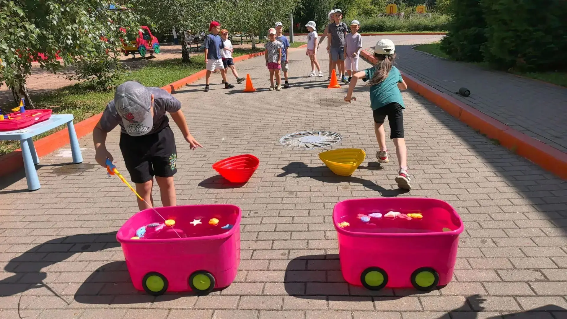 День 14. Водная Олимпиада в ДОЛ «Десяточка»!
☀️ Солнце в зените, градусник зашкаливает, а на террито