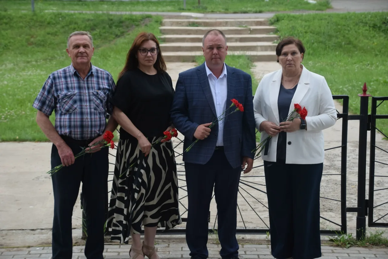 ✅ В Воткинском районе почтили память погибших в Великой Отечественной войне

 
🙏 В этот день склони