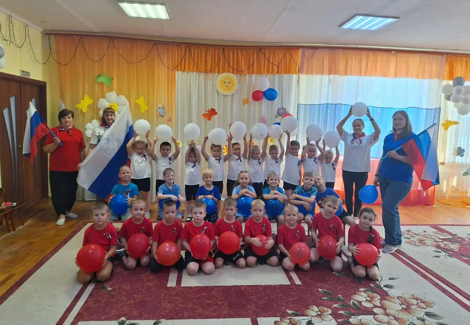 22 августа наша страна отмечает замечательную торжественную дату - День рождения Россий...