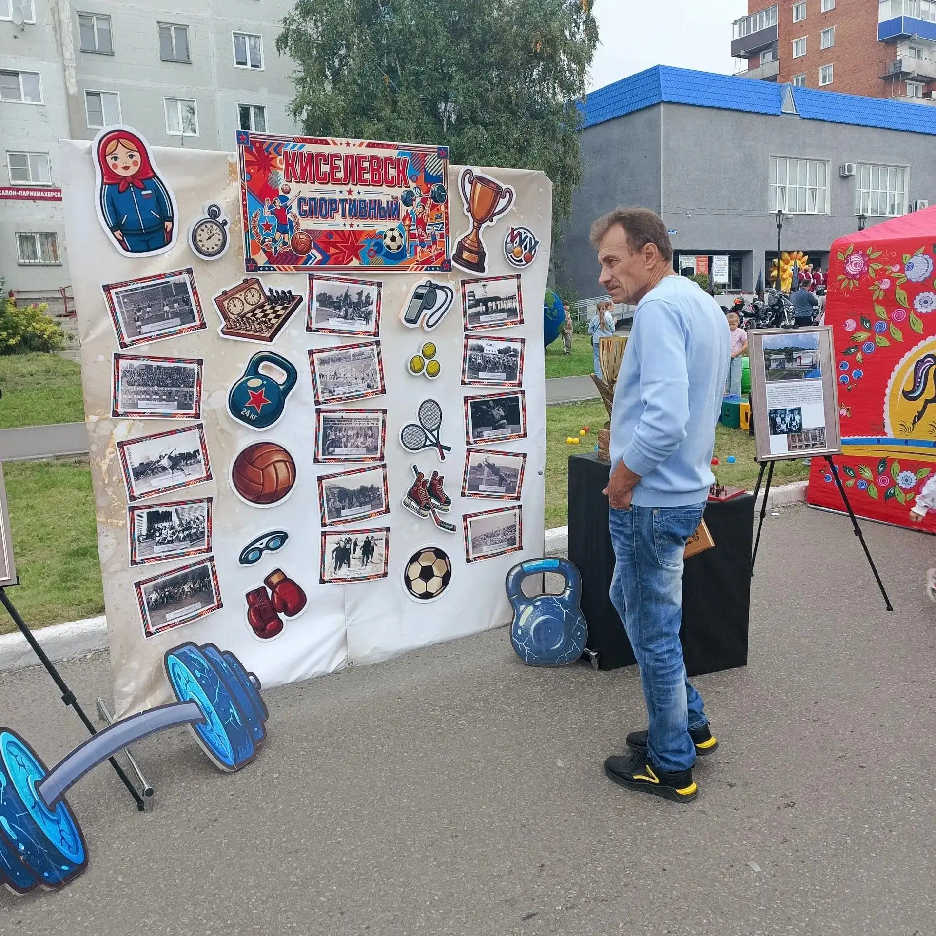В праздничный субботний день, когда город отметил свой большой 90-летний юбилей вместе ...