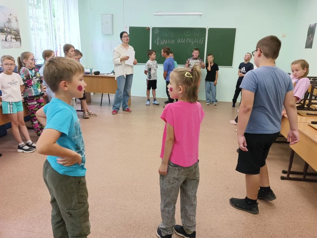 23 июня в летнем пришкольном лагере прошёл увлекательный и яркий День Эмоций и хорошего настроения! 