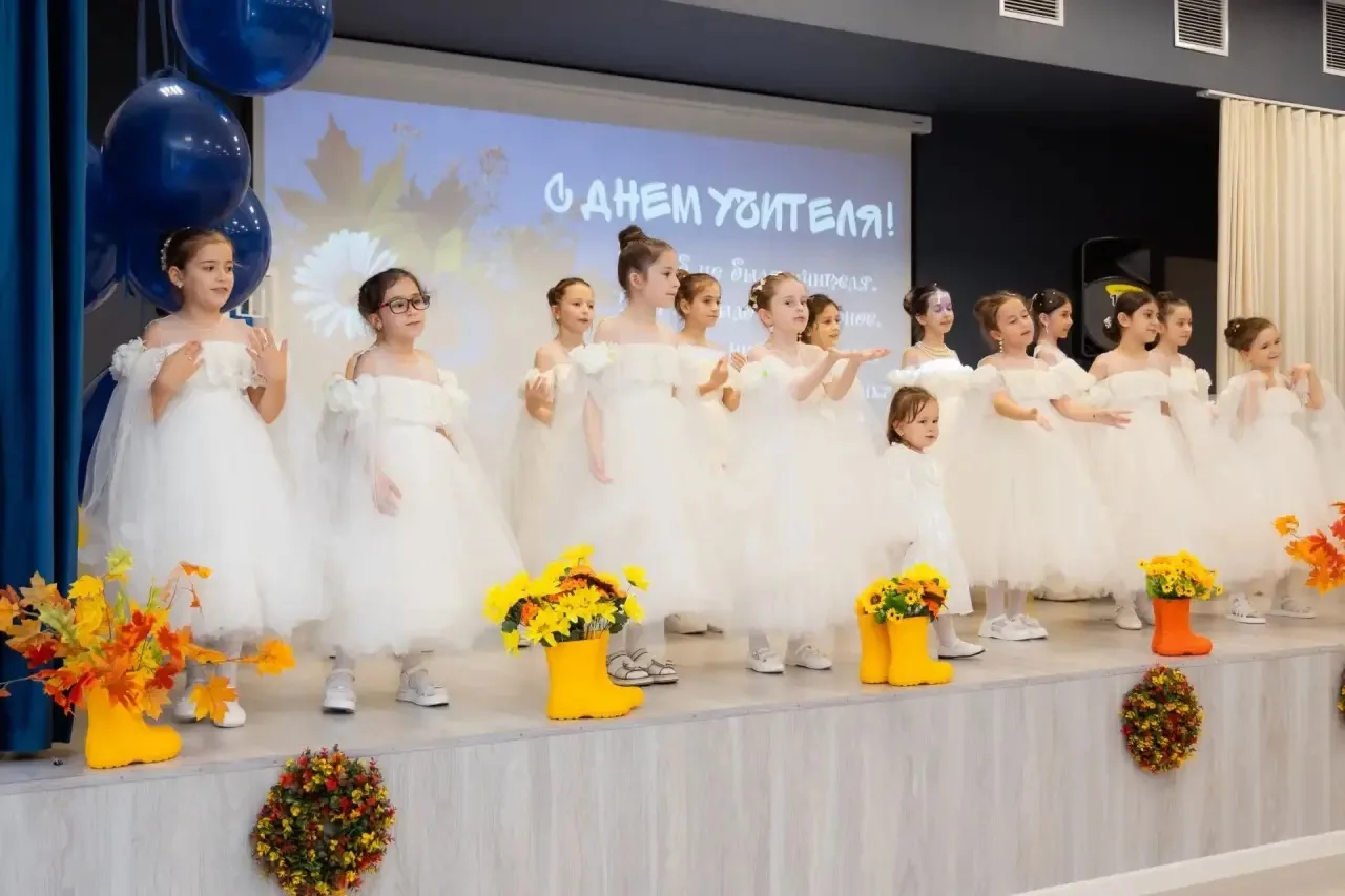 С Днём учителя! Примите искреннюю благодарность за ваш высочайший профессионализм, безг...