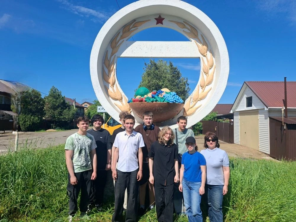 Не урок, а путешествие! 🚌 Учащиеся 8А и 9А классов отправились в мини-экспедицию по Ейскому району.