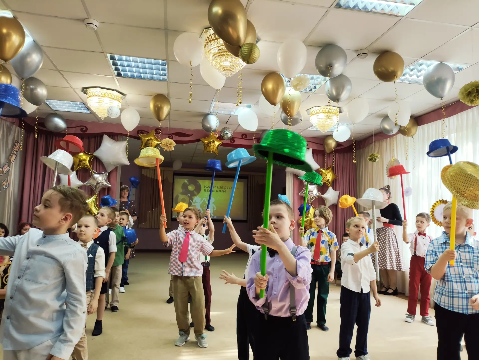 ВЫПУСКНОЙ БАЛ ДОШКОЛЯТ 🔔  До свидания, сад! Здравствуй, школа! ✨  В дошкольных группах на ул. Радужн