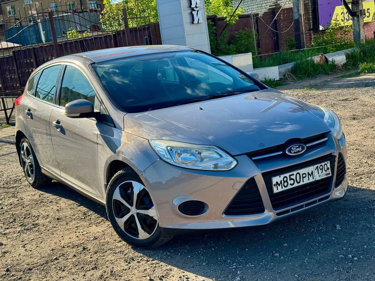 Ford focus 3 
1.6 (125л.с) МКПП 2011 год

Пробег: 350.000
✅1 xозяин
✅не такси
✅Пoлностью pоднoй окра