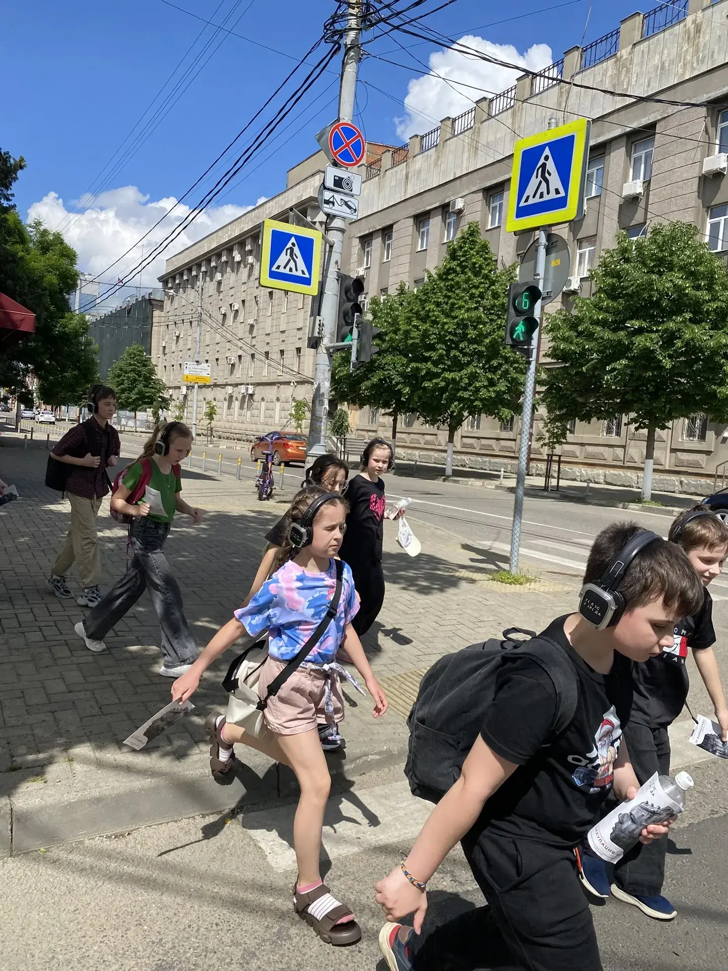 Во время иммерсивной прогулки по Краснодару ребята из объединения ПДД (школа 61, педаго...