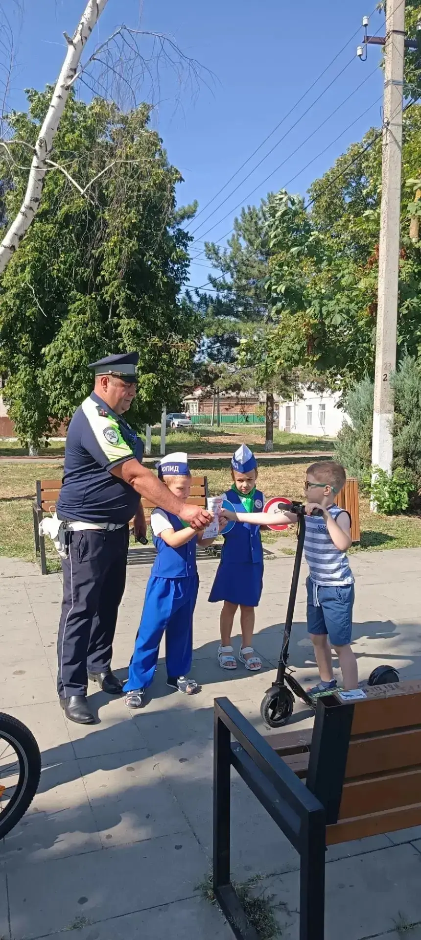 Акция"Безопасное передвижение на самокате,велосипеде,СИМ" прошла в детском саду "Ручеек...