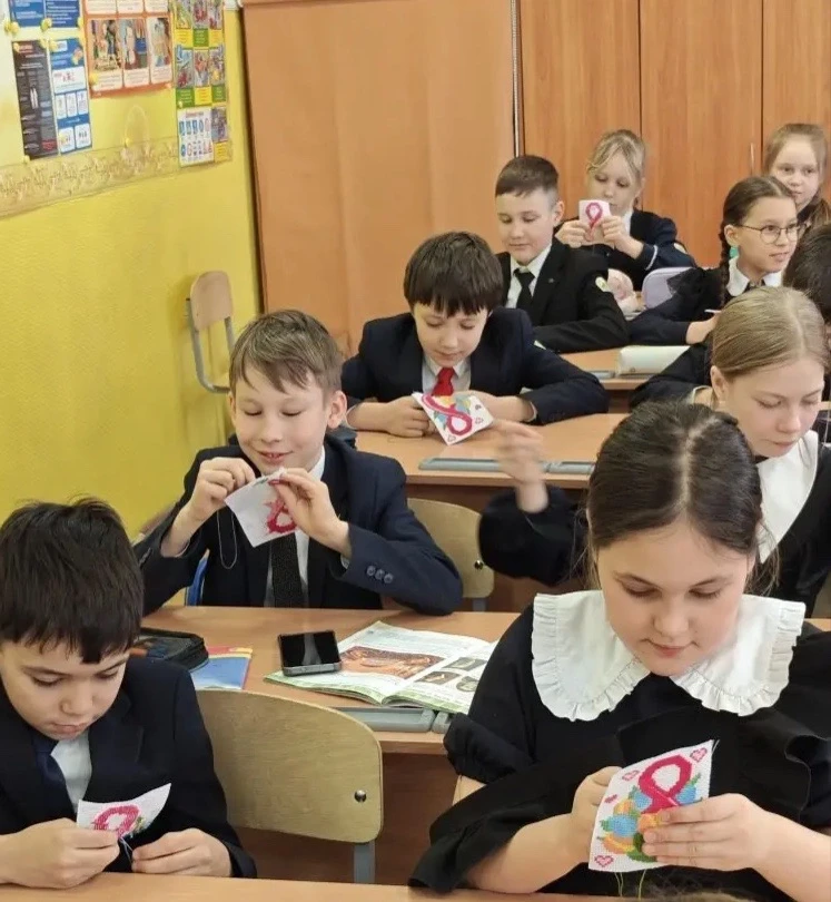 ✨ Орлята в деле! ✨  Юные орлята 4Б класса подготовили особенный подарок для своих мам к 8 Марта! 😍💖 