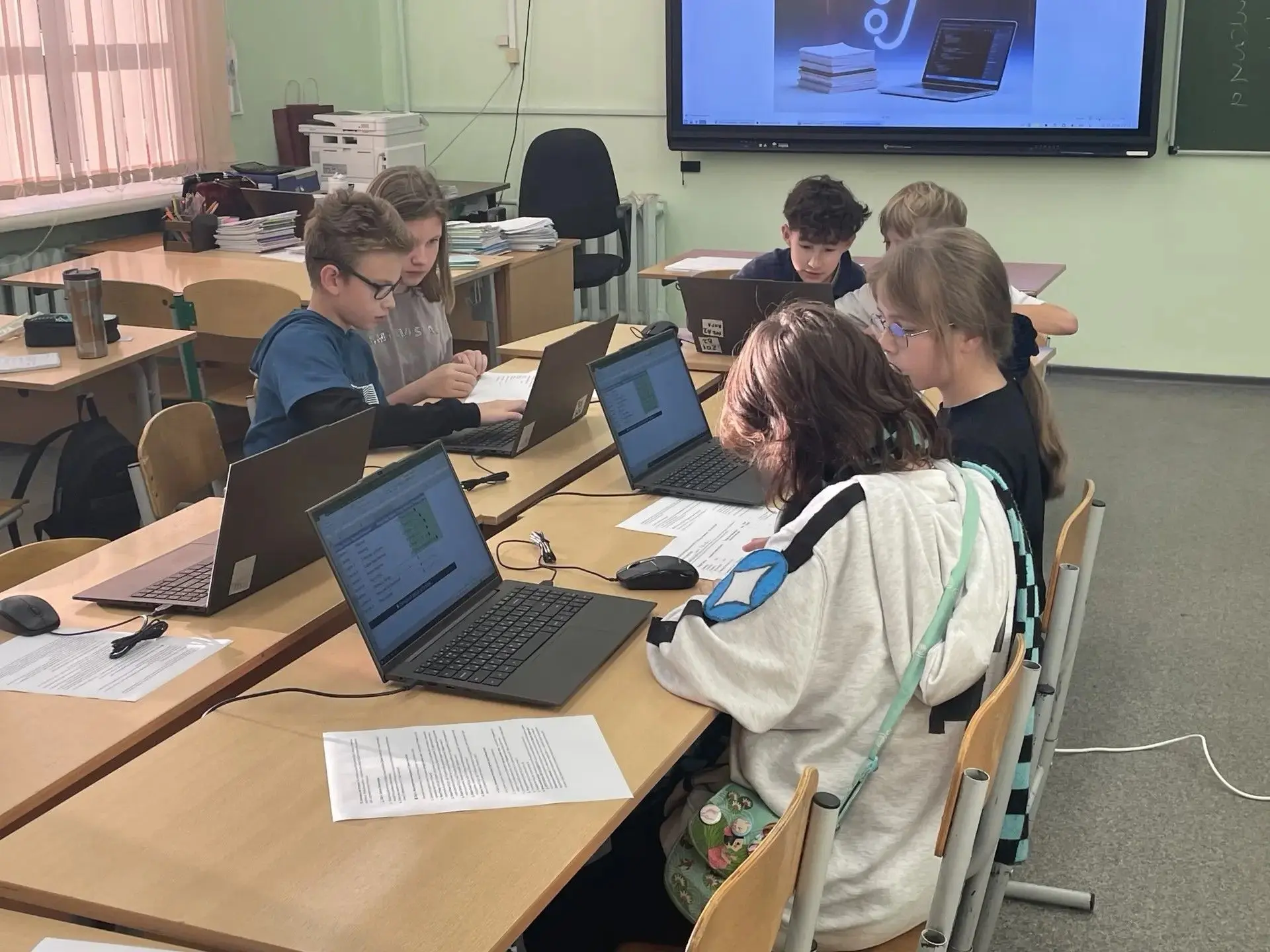 🕵️‍♂️ Кибердетективы в деле! В школе №224 открылось олимпиадное ИТ-агентство