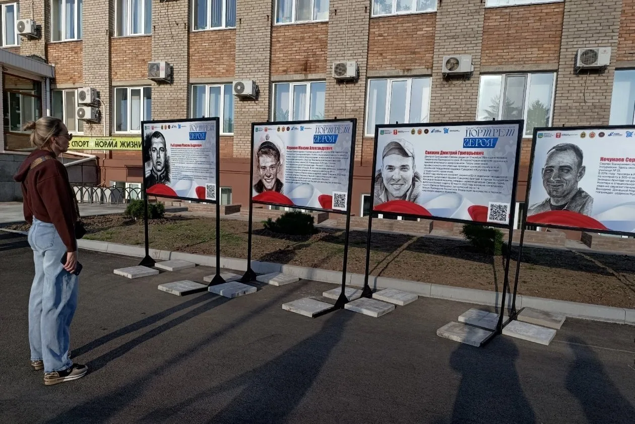 В Уссурийске в рамках празднования Дня города открыли Аллею Героев. В ходе торжественно...