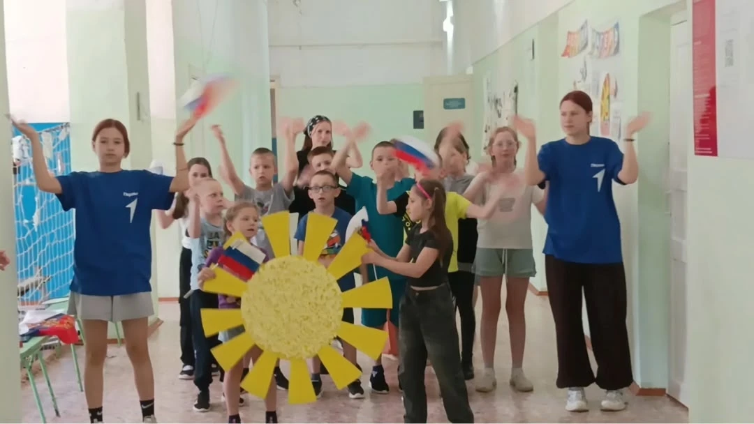 День девятый)
🇷🇺 Это был НАСТОЯЩИЙ праздник сердца! День России в нашем лагере прошёл с огромной д