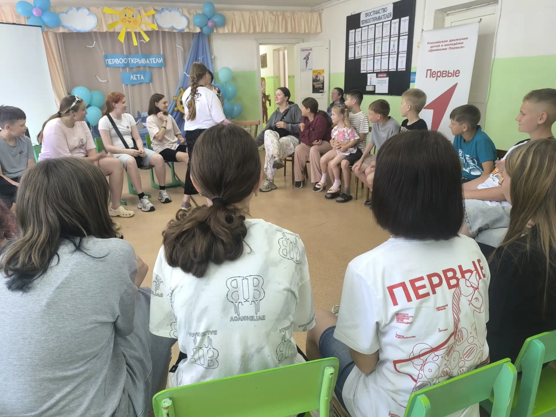 😎 Лето с Первыми
В Доме детского творчества открылась профильная смена Движения Первых "Первооткрыв
