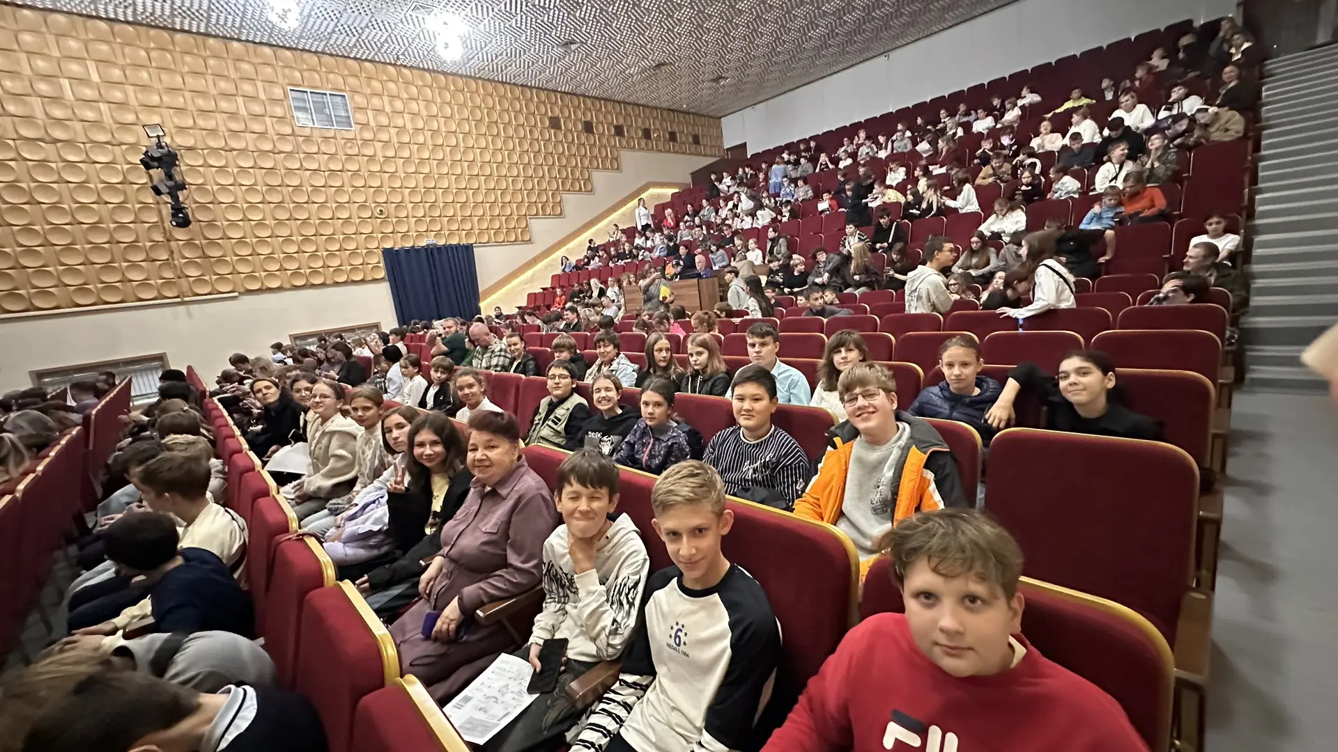 24 сентября 2026 года учащиеся 5-х и 6-х классов МОУ “Лицей №23” побывали в Доме культу...