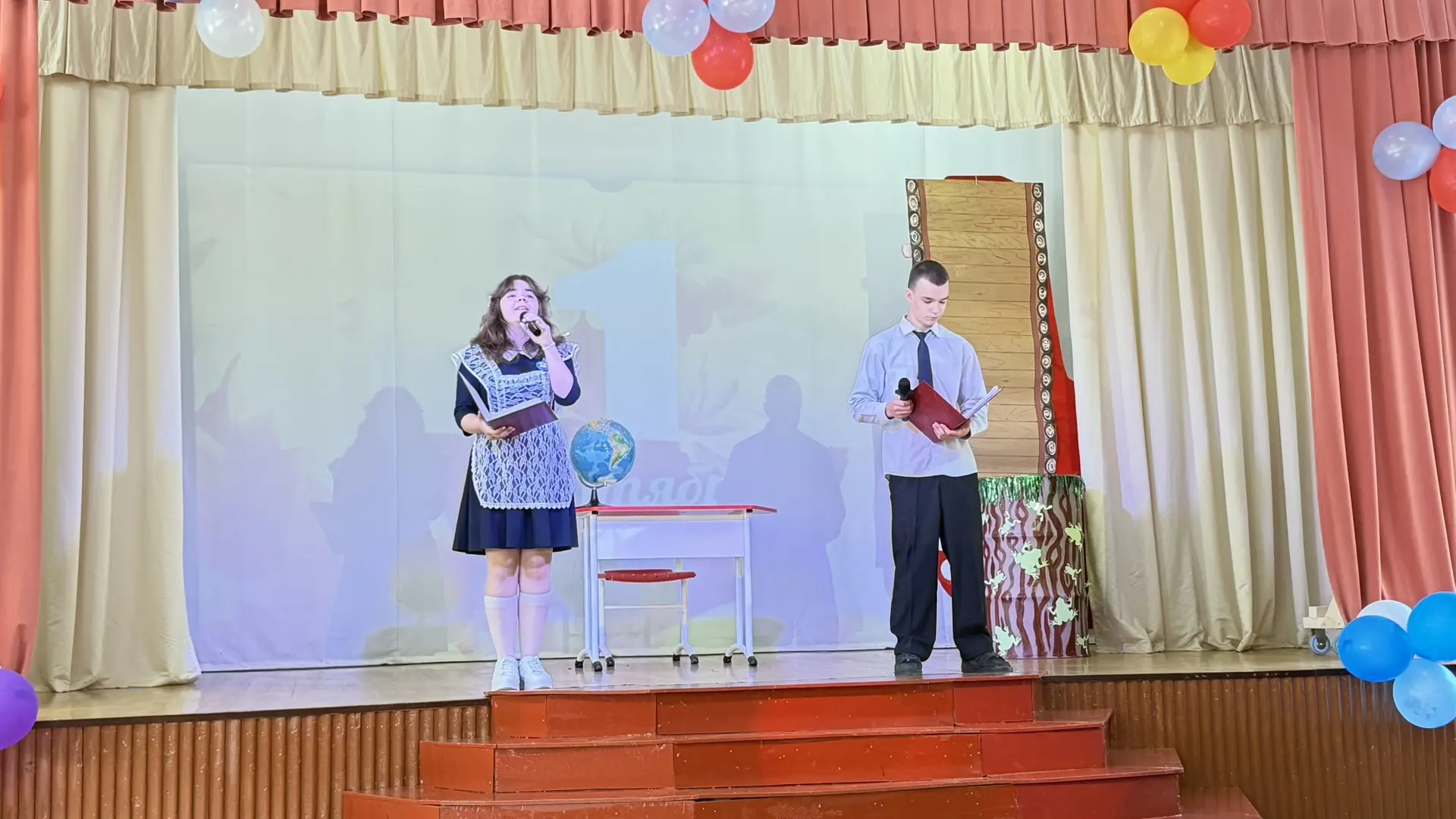 🎉 День знаний в нашей школе: праздник, который запомнится! 🎉