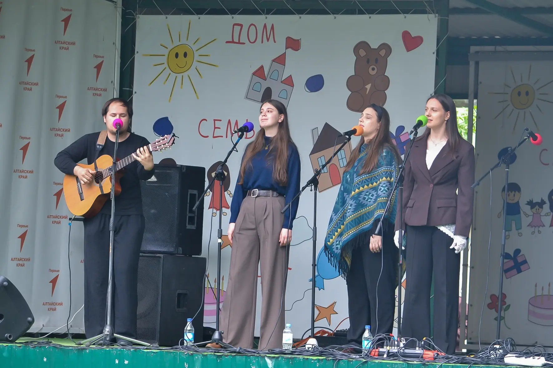 🎸«Гитара пой»: в «Лесной сказке» прозвучали бардовские песни в исполнении детей, педаг...
