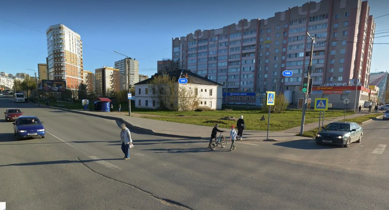 Разбор аварийного дома №141 на улице Ленина в Кирове планируется провести только после ...