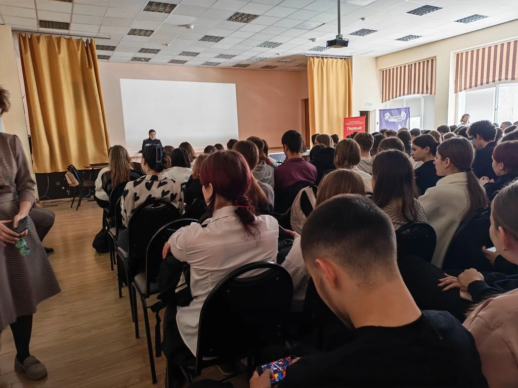 📺Фильм "Предательство" посмотрели старшеклассники  🎬27 апреля в актовом зале нашей школы ученики 10-
