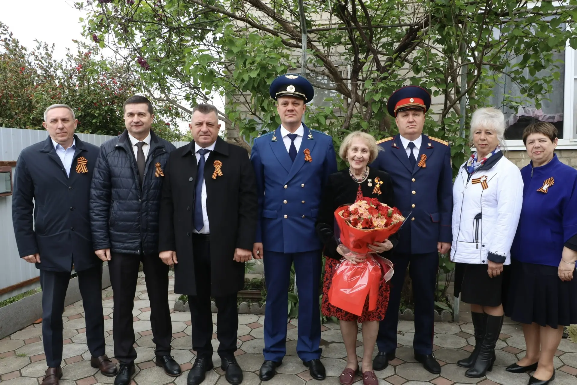 Вместе с коллегами поздравили жительницу блокадного Ленинграда Киру Викторовну Васильев...