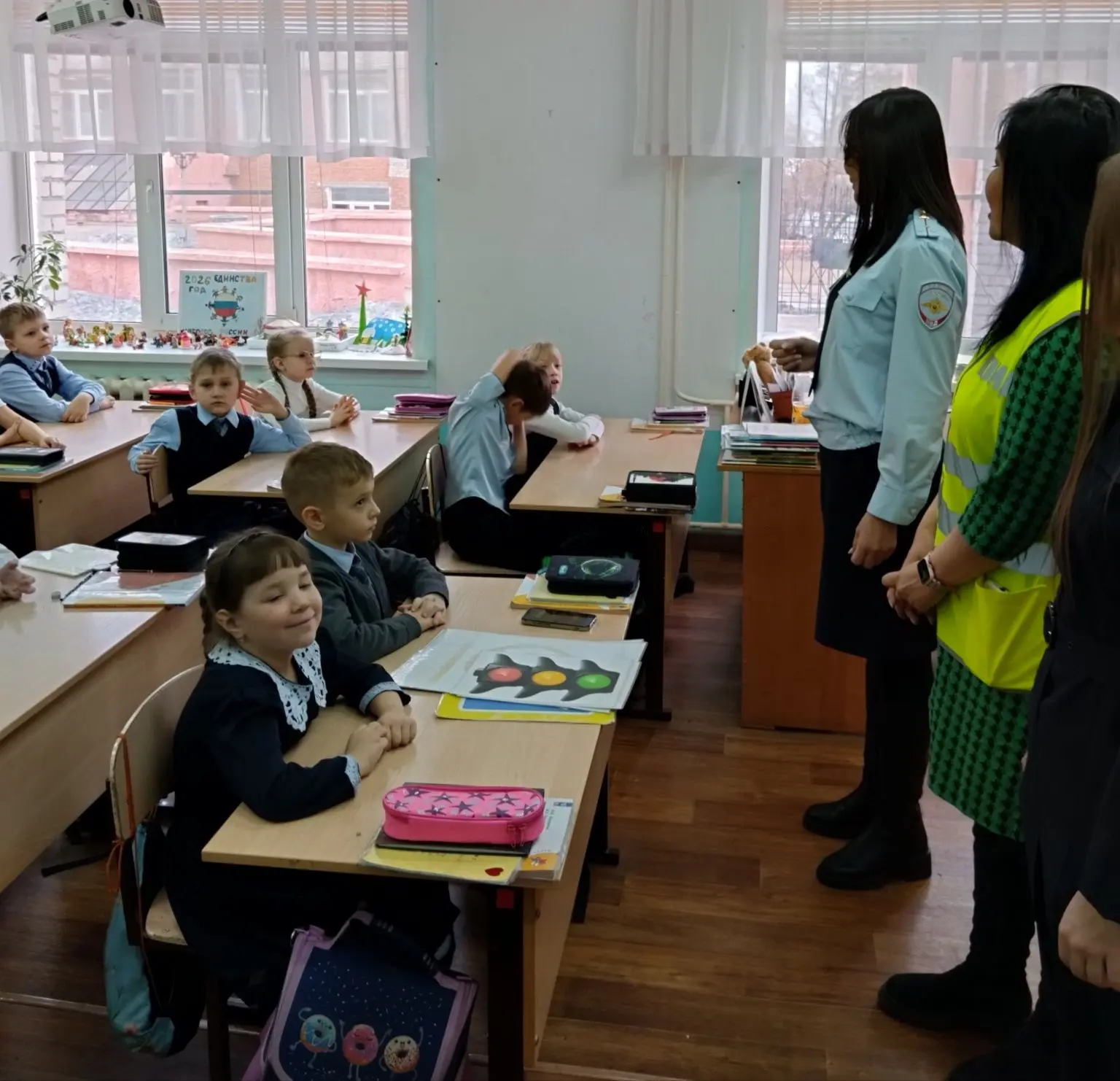 Занятия по правилам дорожного движения для лицеистов.  👮‍♀️Педагоги ДЮЦ "Безопасное детство" совмест