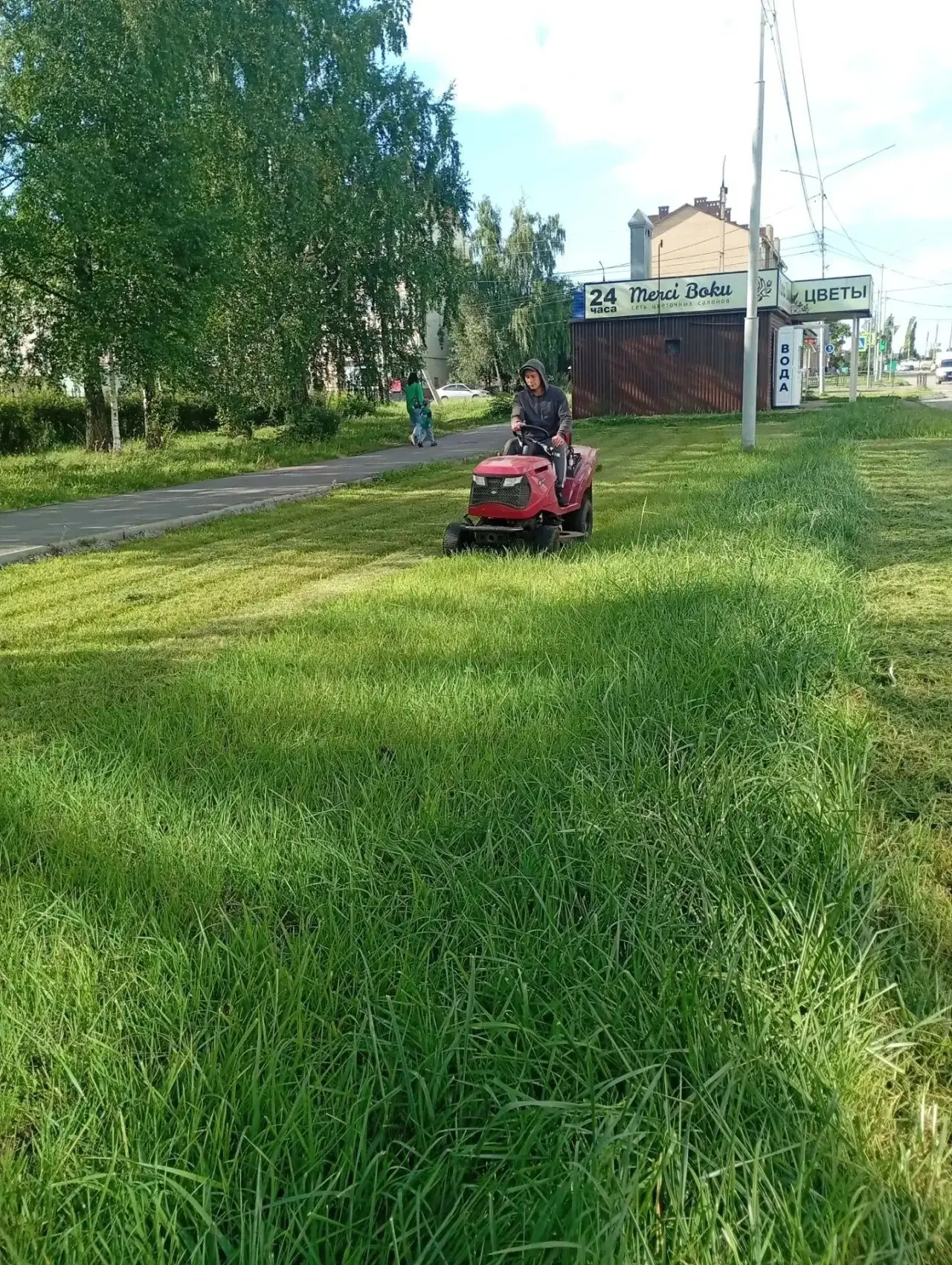 На территории города Туймазы продолжаются мероприятия по содержанию и благоустройству г...