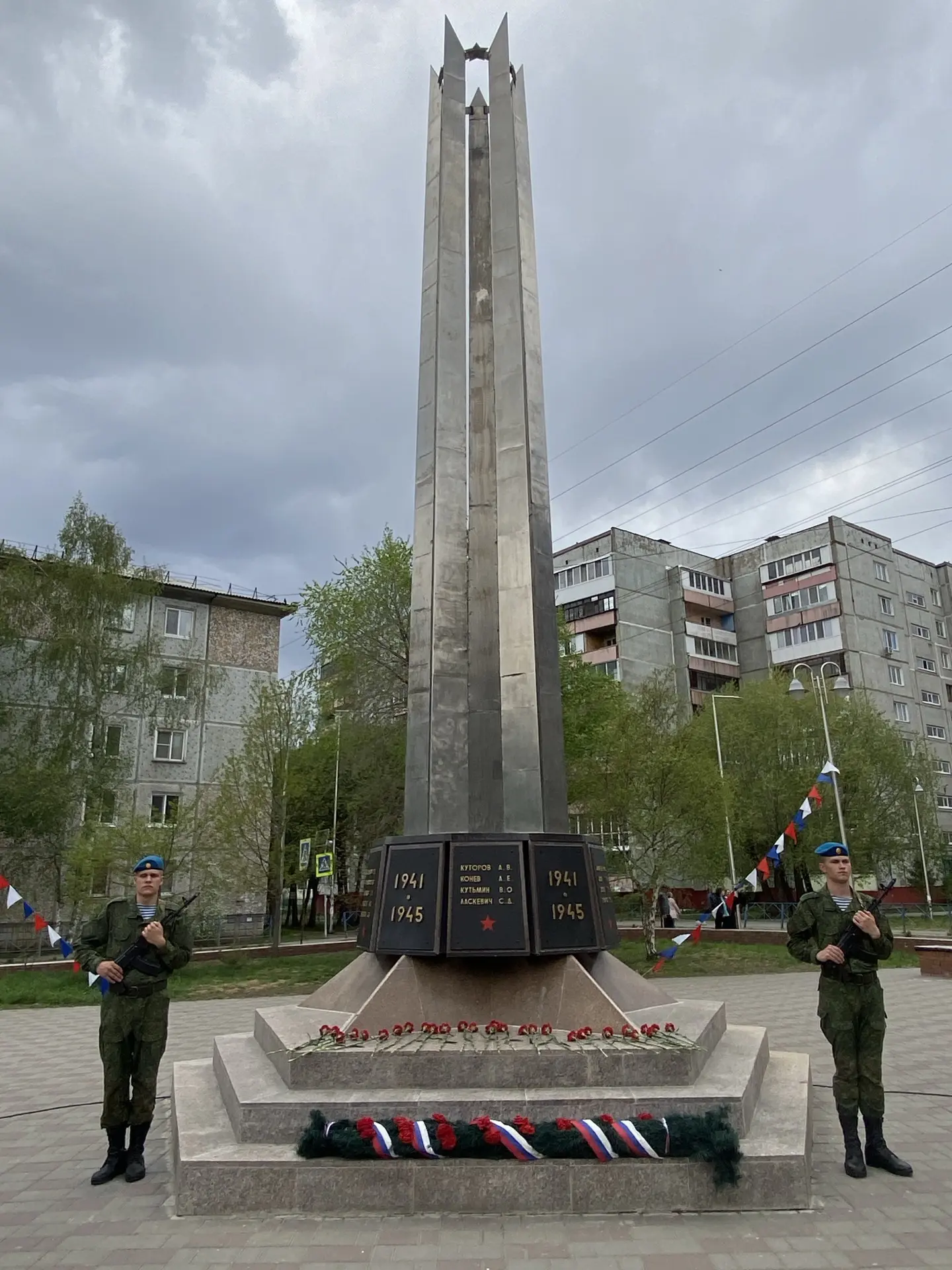 ☀️В преддверии Дня Победы на площади у Омского Дома дружбы прошел межнациональный празд...