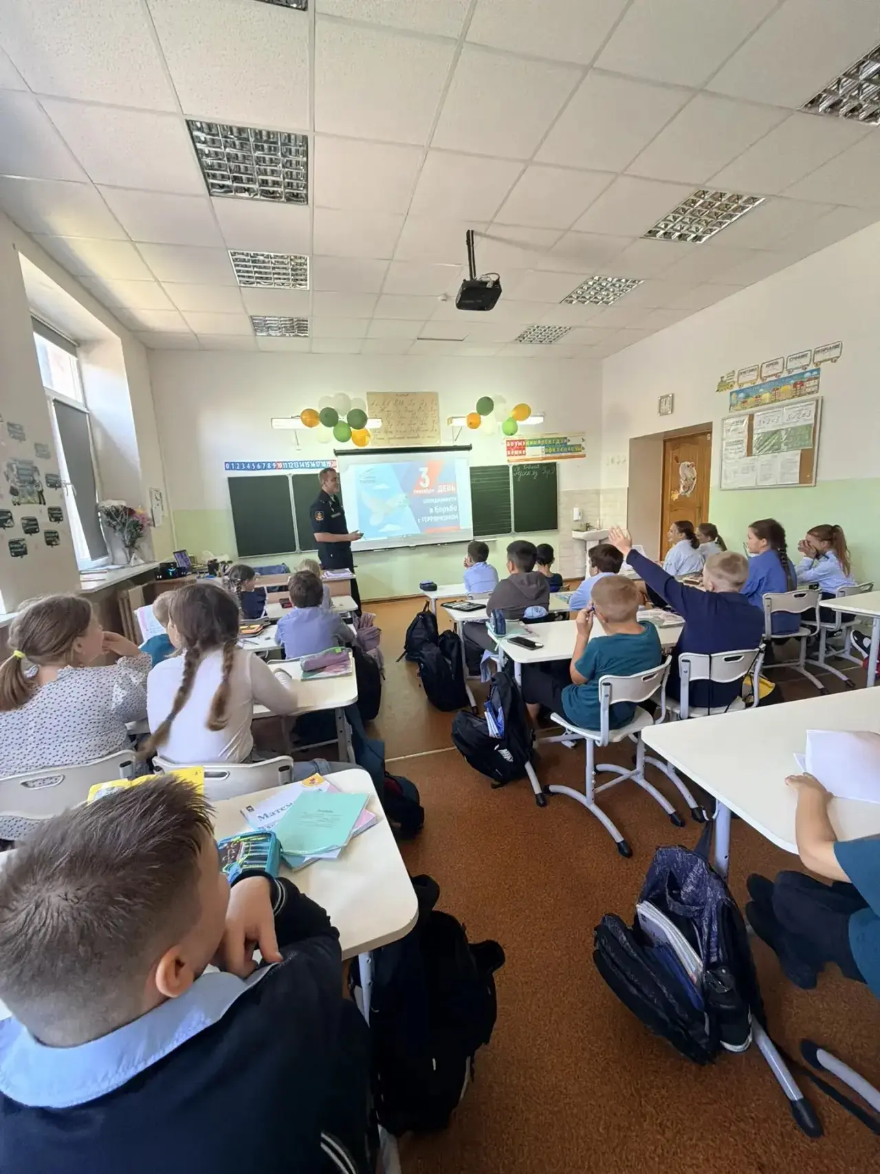Урок мужества в 3 «В» классе, посвященный Дню солидарности в борьбе с терроризмом.