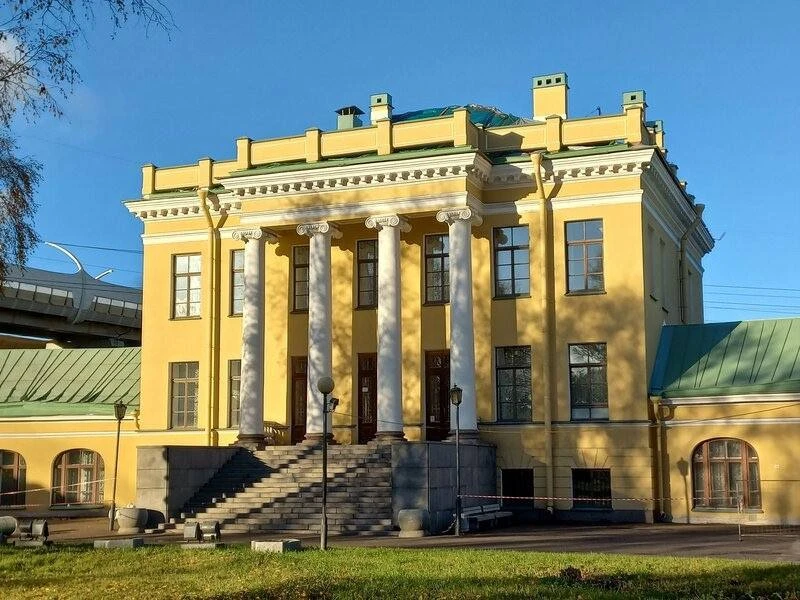 Усадьба Кирьяново на проспекте Стачек — одна из немногих сохранившихся дворянских усаде...