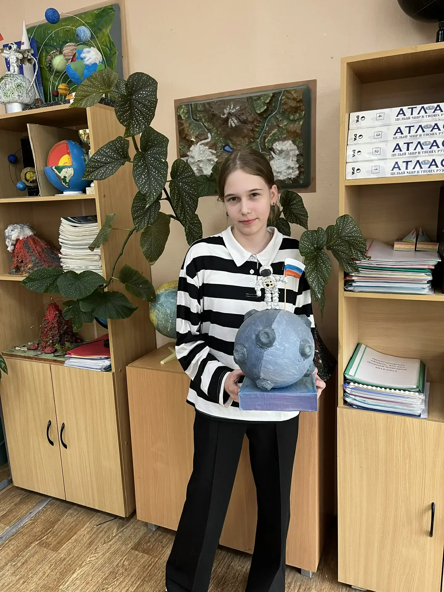 Вот уже который год подряд наша школа организует выставку, посвященную Дню космонавтики, и этот год 