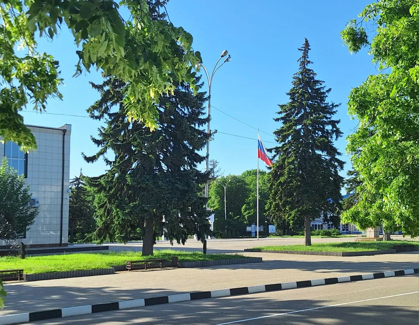В объективе — новый день  Май — это ворота в лето.  Джин Херси  Сегодня 22 мая, в Каневском районе +