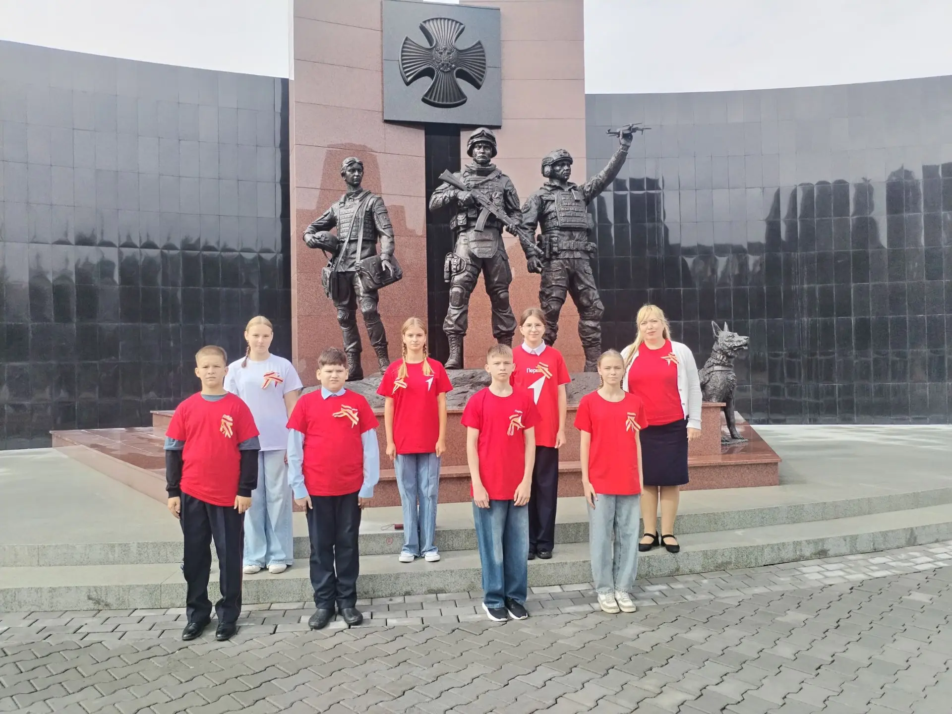 Память в наших сердцах: Первые Правового лицея на площади Славы 🌟