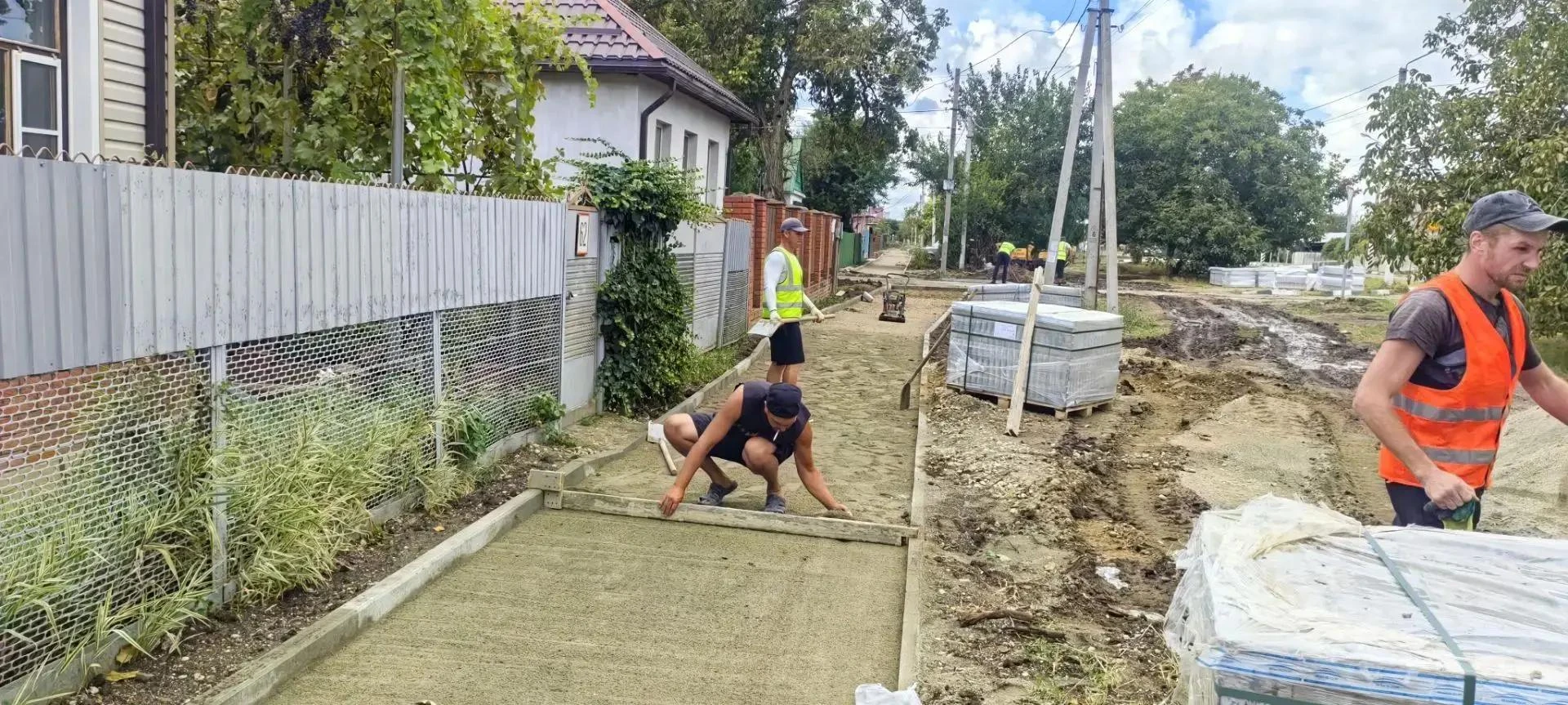 В городе продолжаются работы по благоустройству.