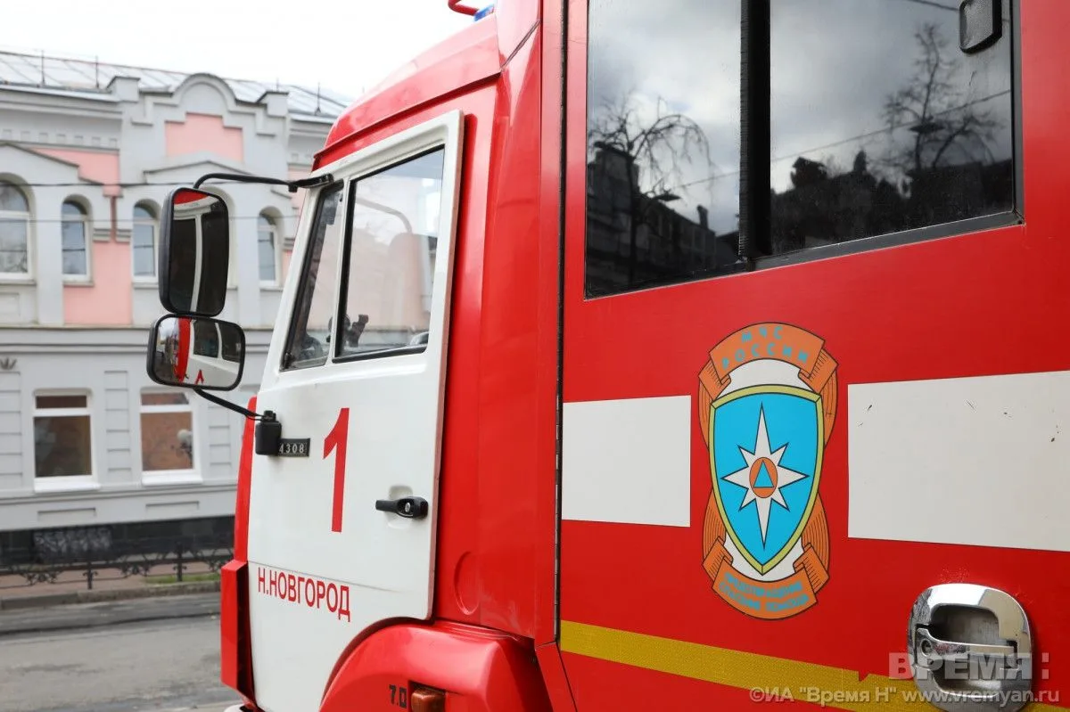 ⚡️ 300 квадратных метров в огне: нижегородские пожарные ликвидировали возгорание на ули...