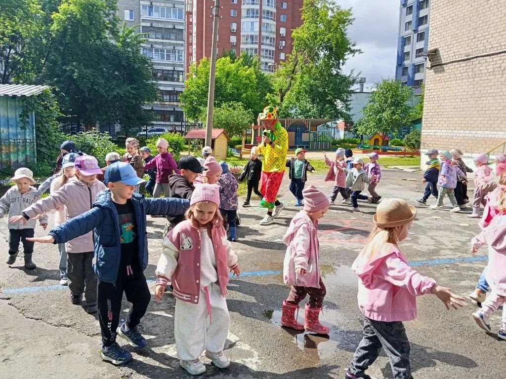 ☀️ Лето начинается с праздника! ☀️1 июня у нас прошёл день летних забав, посвящённый Дню защиты дете