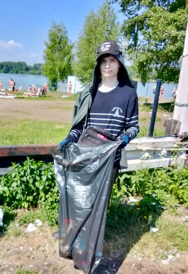 🌿Экологическая трудовая акция по уборке мусора «Чистый берег» состоялась на озере Красное в Ленинск