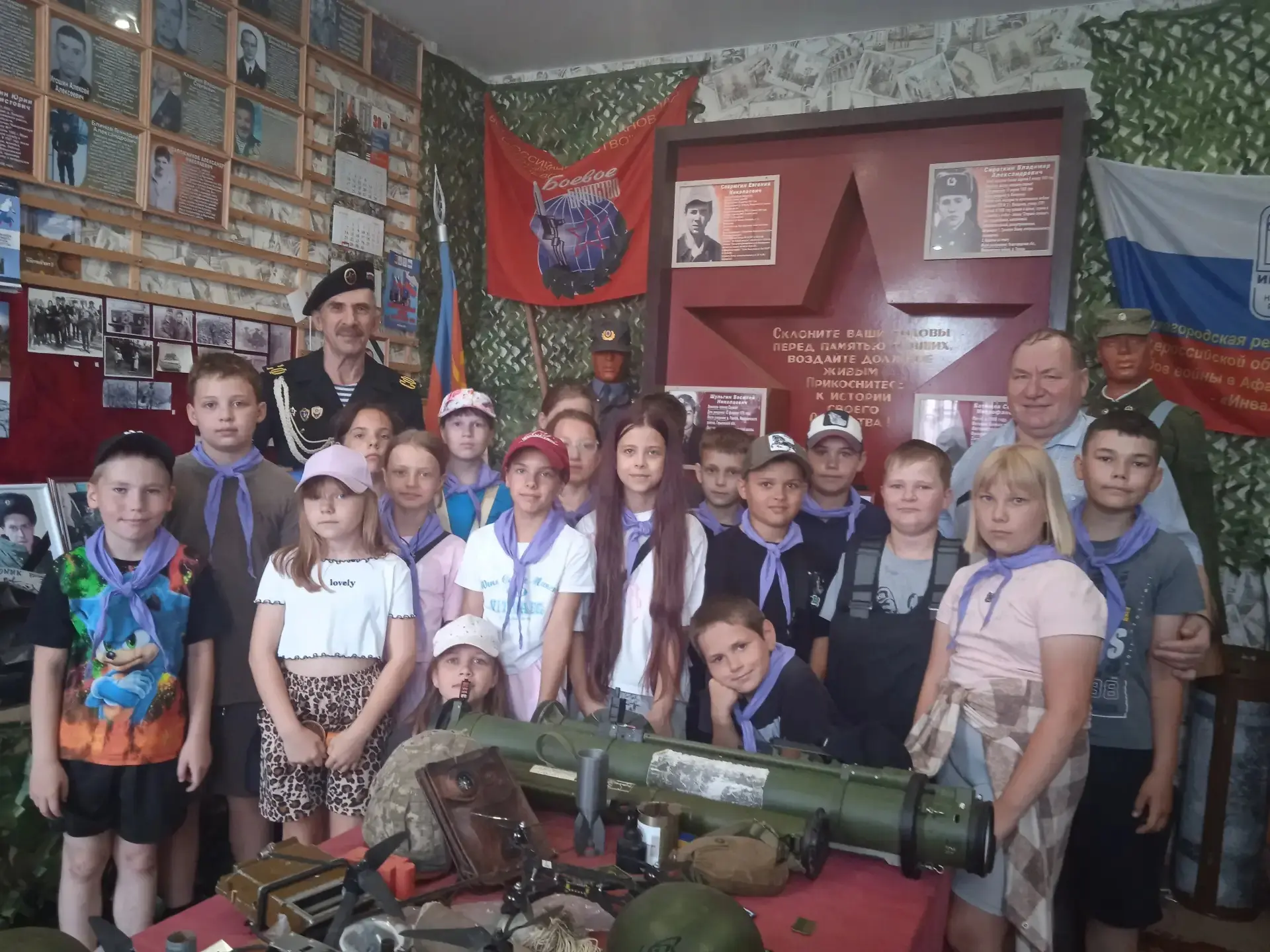 По дорогам Победы🙌

Сегодня в п. Ковернино для наших Орлят прошла интересная экскурсия «По дорогам 
