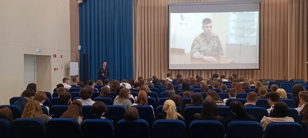 В минувший понедельник в школе №9 состоялась профориентационная встреча старшеклассников с подполков
