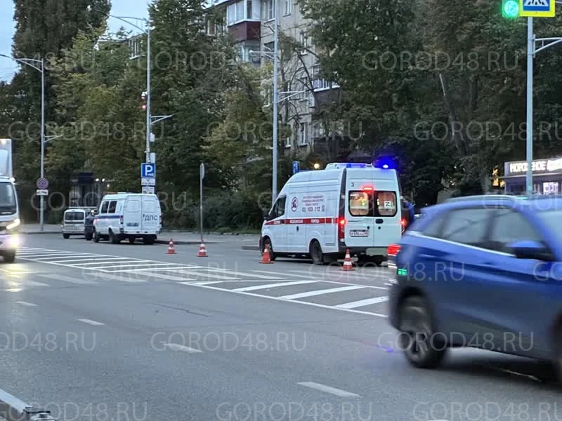 15-летняя девушка попала в ДТП на электросамокате.