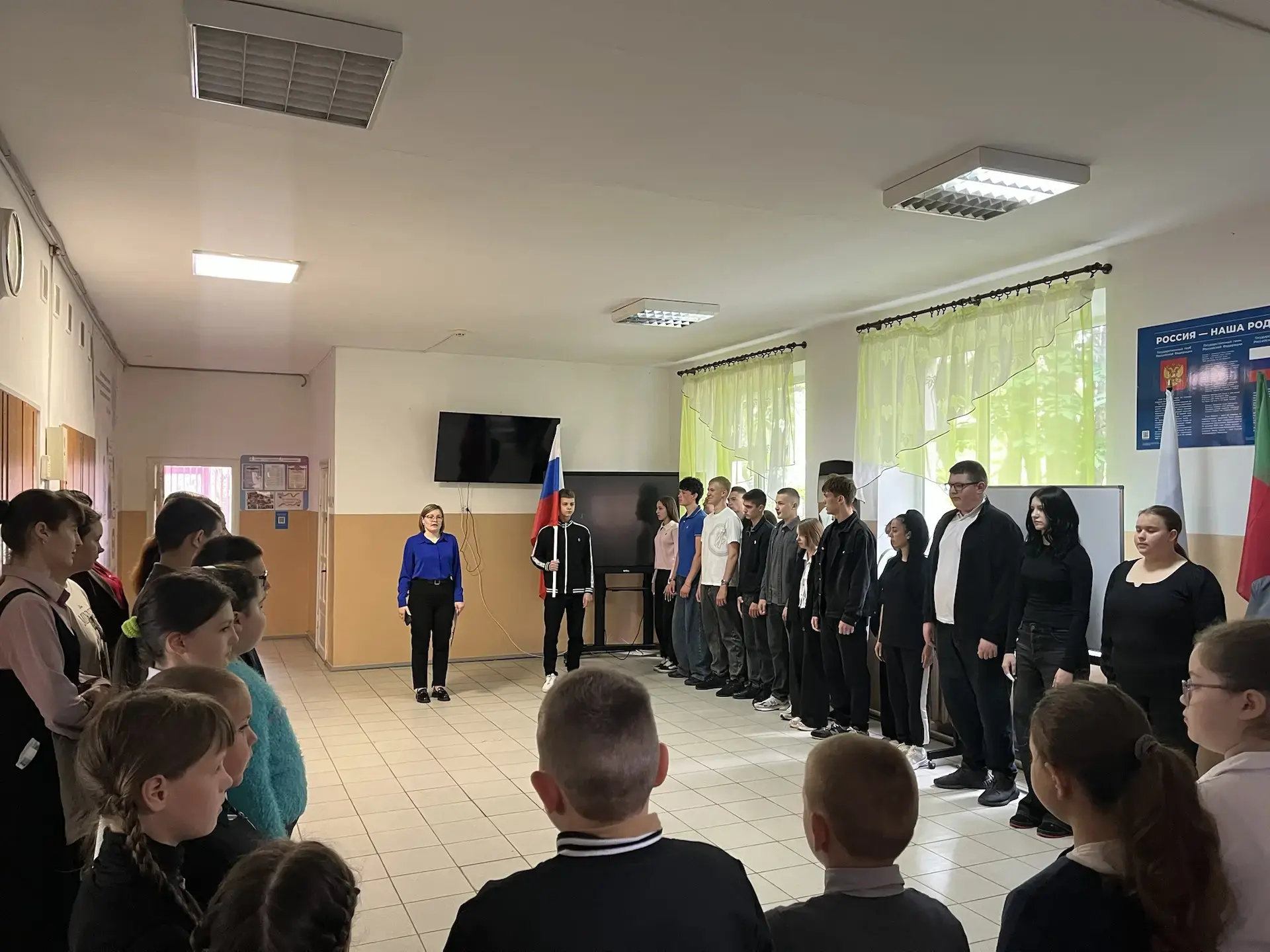 🇷🇺РАЗГОВОРЫ О ВАЖНОМ

🔔Утро понедельника, 18 мая 2026 года, в нашей школе традиционно началось с 
